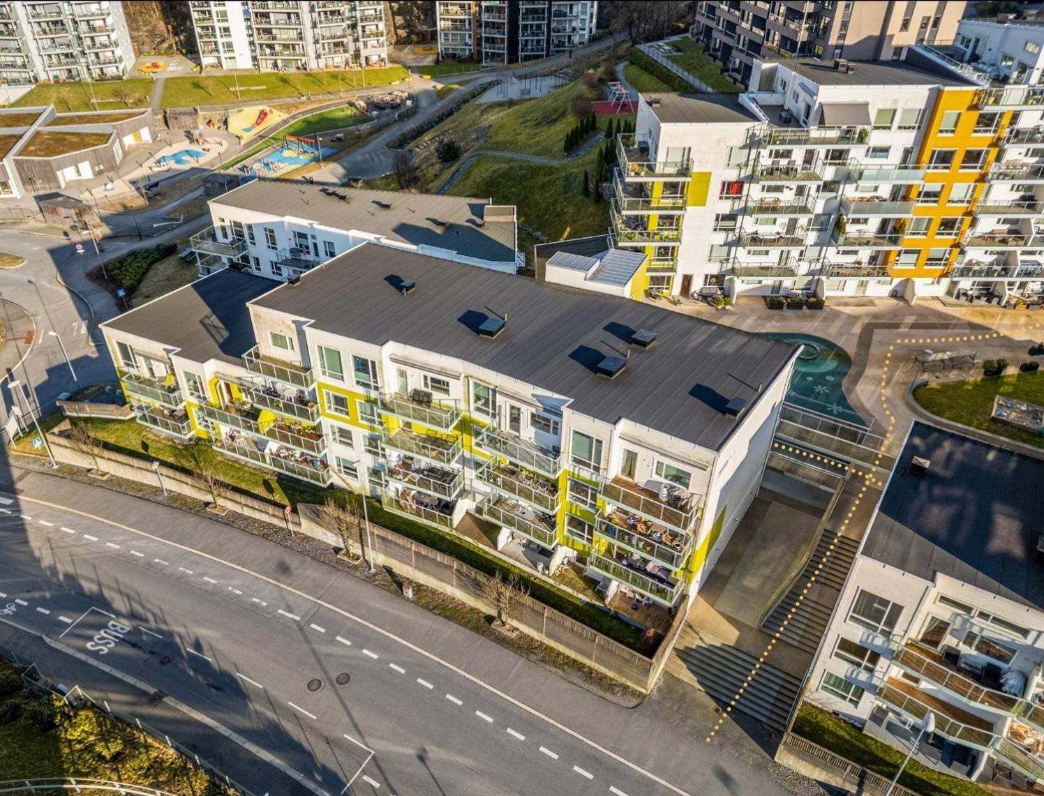 3 Sleeping Rooms For 82M2 Which Direct Traffic To Airport And City Center Bergen Exterior photo